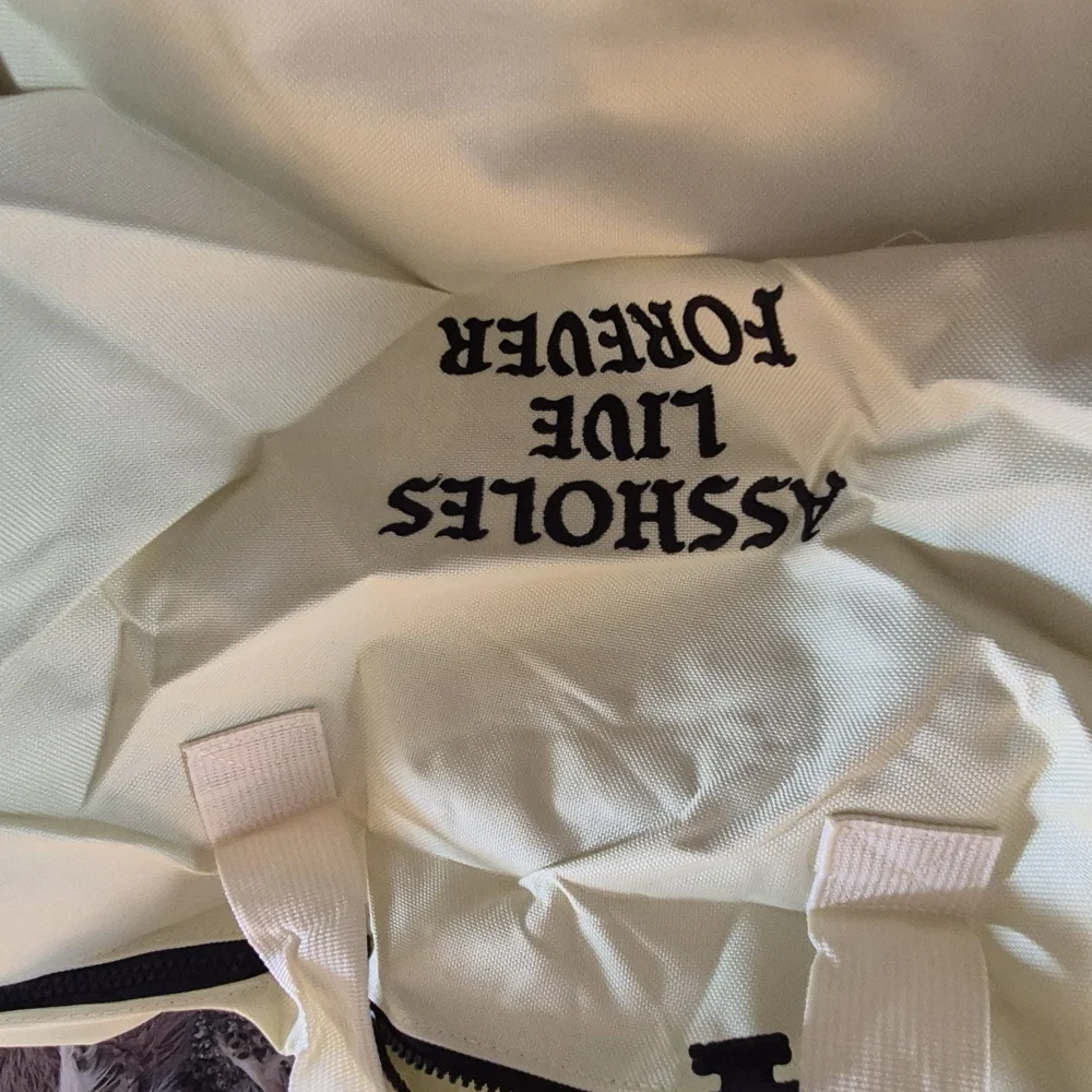 ASSHOLES LIVE FOREVER Cream Garment Bag – Durable Travel Storage